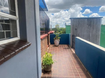 2 Bedroom Flat & Apartment