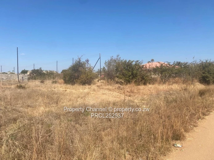 Prime 300m² Stand on Tarred Main Road, Mbizo