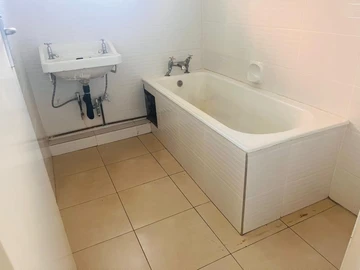 2 Bedroom Flat & Apartment