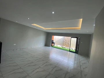 3 Bedroom Flat & Apartment