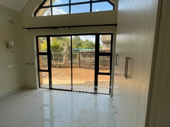 Bright 3-Bed Tynwald Flat with Borehole & Solar