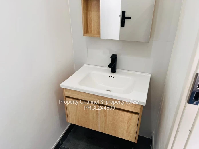 Modern 2-Bed Strathaven Apartment with Pool & Borehole