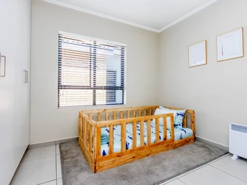 4 Bedroom Flat & Apartment