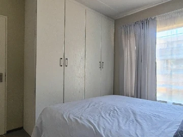 2 Bedroom Flat & Apartment