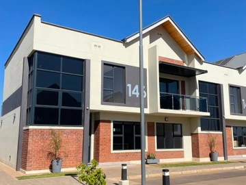 4 Bedroom Flat & Apartment