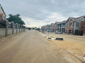 3 Bedroom Flat & Apartment