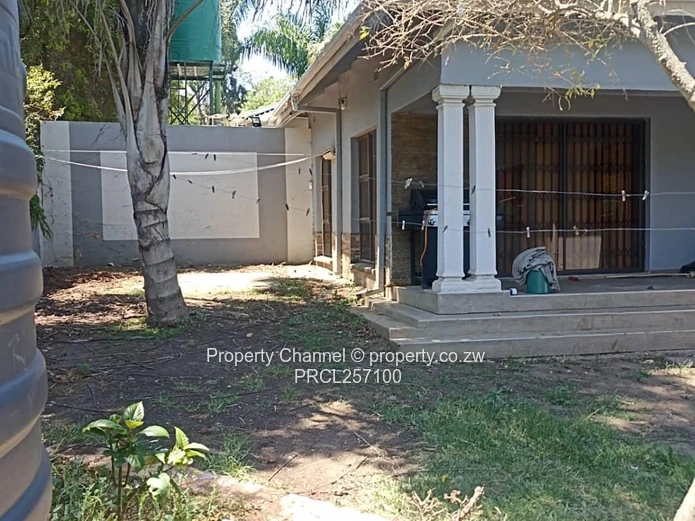 3 Bed standalone cluster in Glen Lorne - Title Deeds  