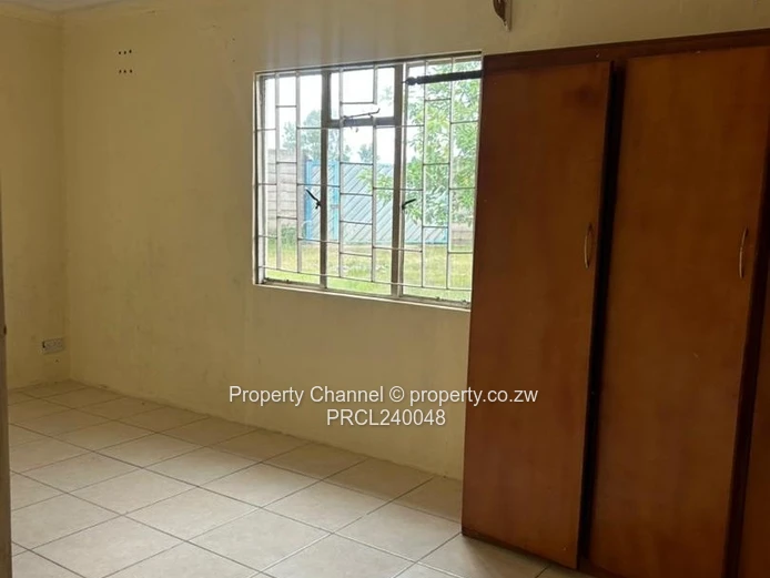 2-Bed Home in Prospect with Large Yard & Borehole