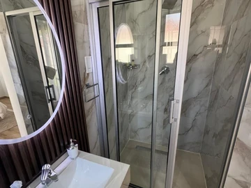 3 Bedroom Flat & Apartment