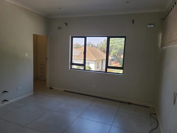 3 Bedroom Flat & Apartment