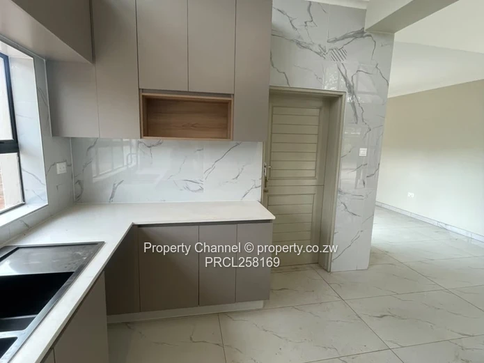 Bright 3-Bed Tynwald Flat with Borehole & Solar