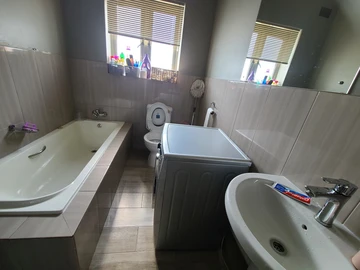 2 Bedroom Flat & Apartment