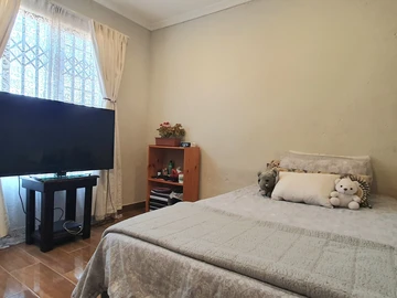 3 Bedroom Flat & Apartment