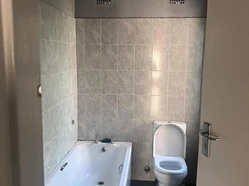 3 Bedroom Flat & Apartment