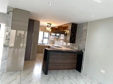 3 Bedroom Flat & Apartment