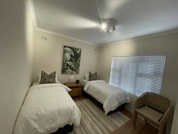 2 Bedroom Flat & Apartment
