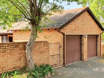 3 Bedroom Flat & Apartment