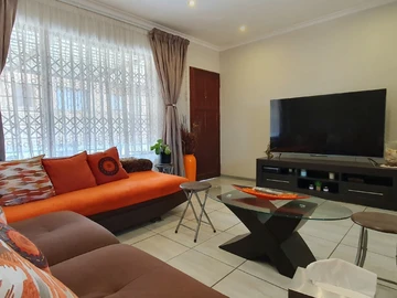 3 Bedroom Flat & Apartment