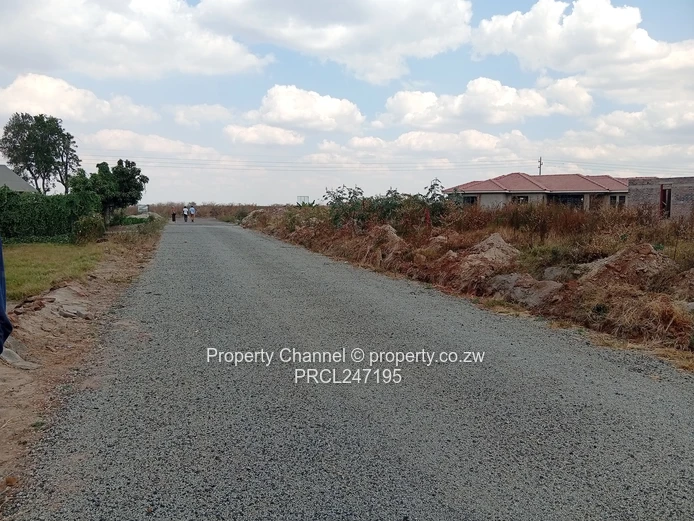 Serviced 200m² Glen View Stand — Tarred Road & Water
