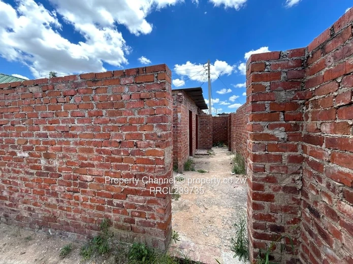 COMPLETE TO TASTE! 4 Bedroom House Southlea Park 