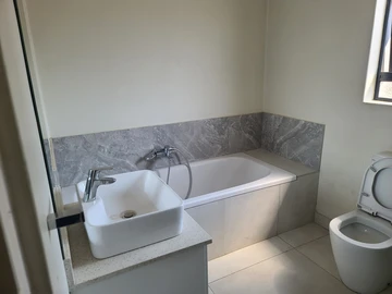 3 Bedroom Flat & Apartment