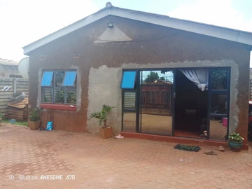 3-Bedroom House with Borehole in Hatcliffe Borrowdale for Sale