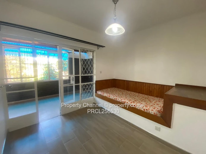 Avondale - Spacious 3-Beds Duplex Garden Flat In a Well Secured Block