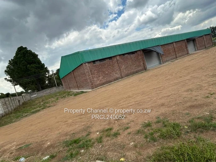 Prospect: 800m² Warehouse on 3000m² with Borehole