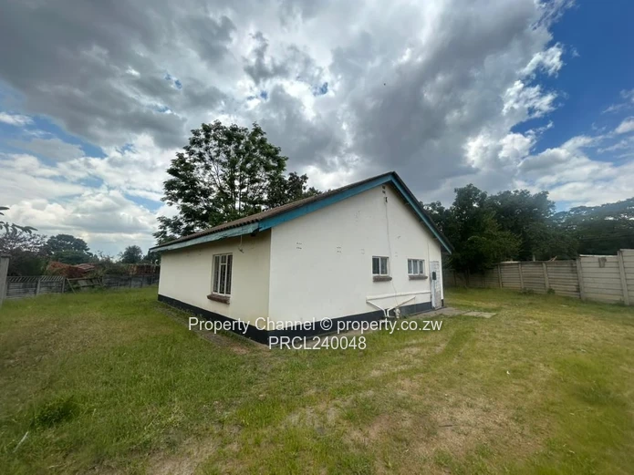 2-Bed Home in Prospect with Large Yard & Borehole