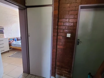 2 Bedroom Flat & Apartment