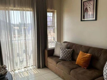 2 Bedroom Flat & Apartment