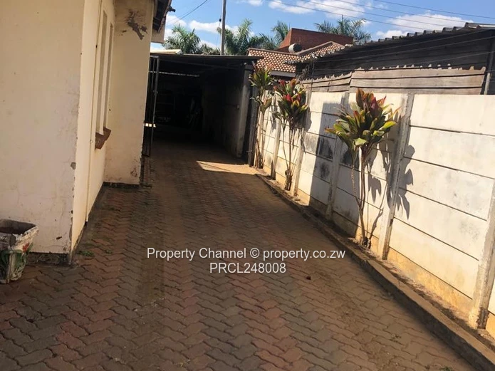 A Spacious 4-Bed House in Bloomingdale