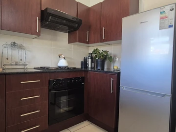 2 Bedroom Flat & Apartment