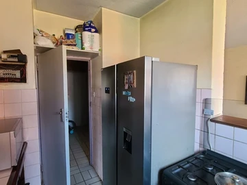 2 Bedroom Flat & Apartment