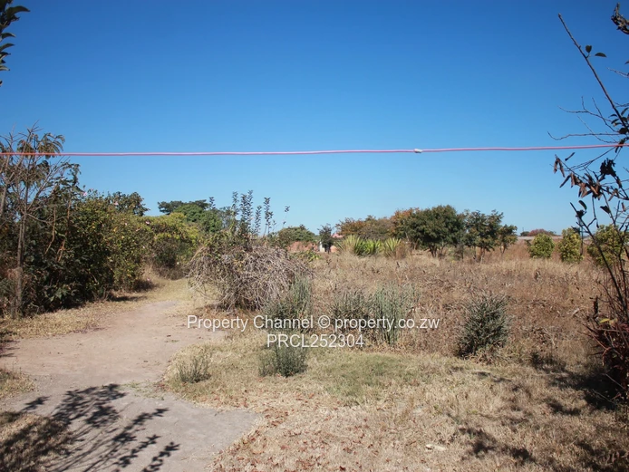  1500m² Stand in Norton Trafalga — Gravel Road Access
