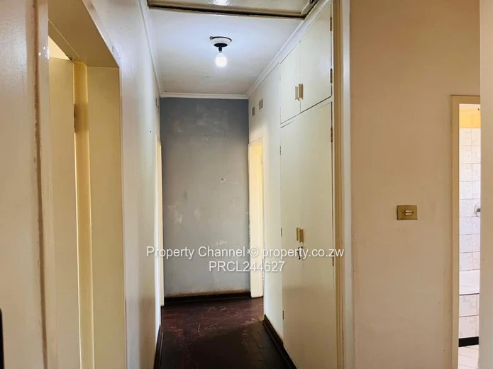 Spacious 2-Bed Flat in Belvedere with Borehole & Large Garden