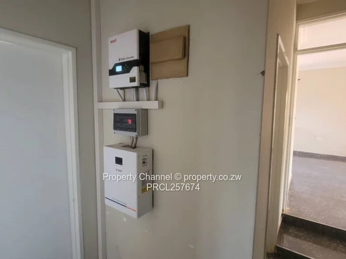 Spacious 3-Bed Cottage in Gletwin Park — Borehole & Solar