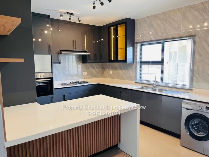 Madokero 2-Bed Flat - Pool, Borehole & Balcony