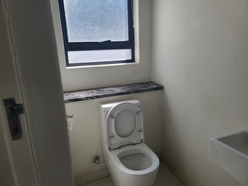 3 Bedroom Flat & Apartment