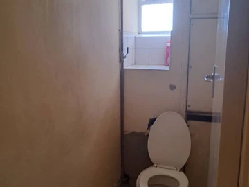 2 Bedroom Flat & Apartment