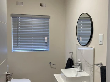 2 Bedroom Flat & Apartment