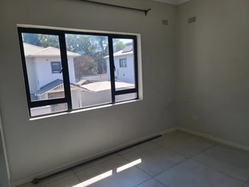 3 Bedroom Flat & Apartment