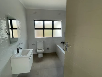 3 Bedroom Flat & Apartment