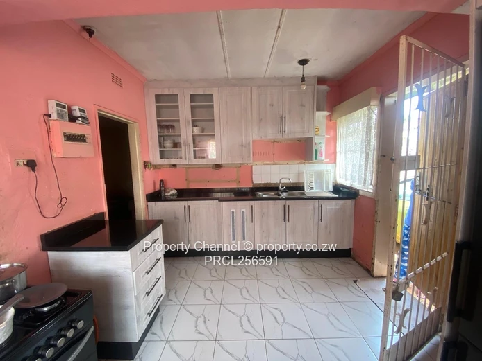 Prime Four Bedroomed House In Cranborne