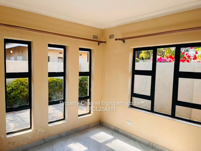 Modern 2-Bed Garden Flat: Built-in Wardrobe, Bath & Water Tank