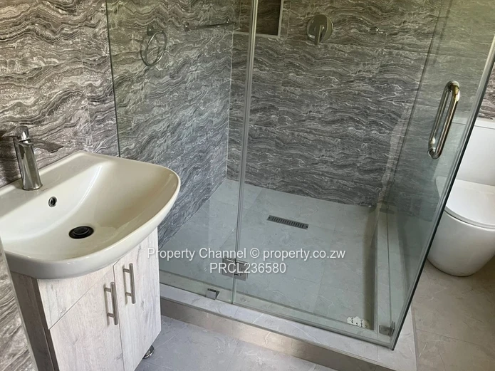 Luxurious 4-Bedroom Borrowdale Brooke House for rent