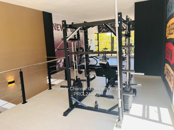 Modern 2-Bed Strathaven Apartment with Pool & Borehole