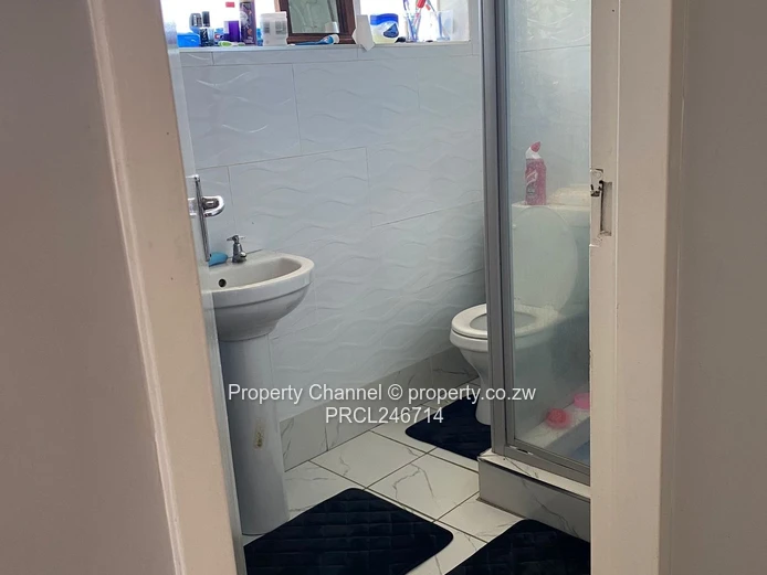 Modern 1-Bedroom Apartment To Let – Avenues