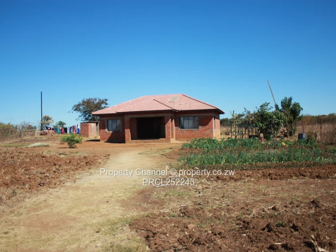 Incomplete 3 Bed Cottage on 2,500m² with Borehole in Knowe, Norton