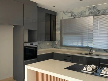 4 Bedroom Flat & Apartment
